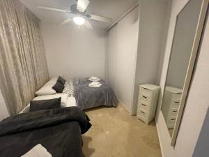 Łóżko lub łóżka w pokoju w obiekcie Apartamento Las Brisas