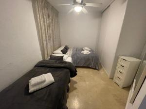 Łóżko lub łóżka w pokoju w obiekcie Apartamento Las Brisas