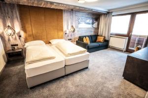 Łóżko lub łóżka w pokoju w obiekcie Mooshaus Winterresort