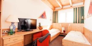 TV a/nebo společenská místnost v ubytování Mooshaus Winterresort