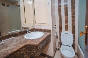 Ένα μπάνιο στο فندق ميزان جرول +18 φωτογραφίες