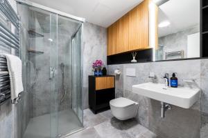 Kúpeľňa v ubytovaní Prague Days - Studio - Terrace - Private Parking + 8 fotografií