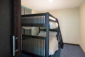 Letto o letti in una camera di SpringHill Suites by Marriott Fort Worth Fossil Creek