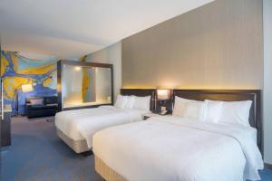 Letto o letti in una camera di SpringHill Suites by Marriott Fort Worth Fossil Creek