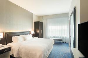 Letto o letti in una camera di SpringHill Suites by Marriott Fort Worth Fossil Creek