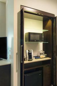 Cucina o angolo cottura di SpringHill Suites by Marriott Fort Worth Fossil Creek