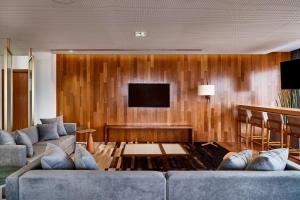 TV a/nebo společenská místnost v ubytování Sheraton Santos Hotel
