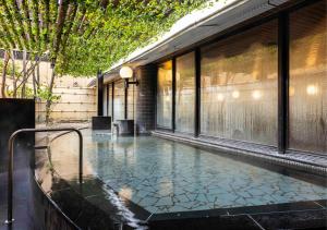 a swimming pool in the middle of a building at APA Hotel Kanazawa Ekimae in Kanazawa
