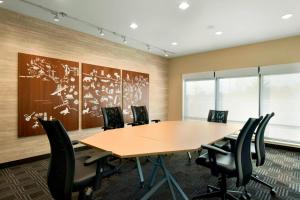 Бизнес-центр и/или конференц-зал в TownePlace Suites by Marriott Pittsburgh Airport/Robinson Township +18 фотографий