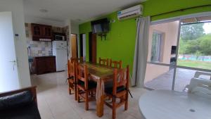 a kitchen and dining room with a table and chairs at Cabañas OliBer in Potrero de los Funes