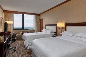 Postel nebo postele na pokoji v ubytování Sheraton Denver West Hotel