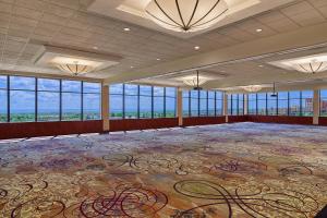 Postel nebo postele na pokoji v ubytování Sheraton Denver West Hotel