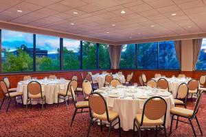 Restaurace v ubytování Sheraton Denver West Hotel