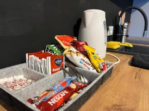 Makanan di atau berdekatan apartmen