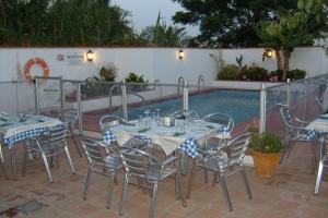 Bazén v ubytování Hostal La Posada nebo v jeho okolí