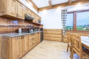 Kuchnia lub aneks kuchenny w obiekcie Willa Taterniok - pokoje z widokiem na Tatry