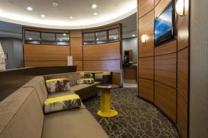 TV a/nebo společenská místnost v ubytování SpringHill Suites Ridgecrest