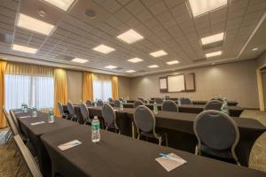 Konferenční prostory v ubytování SpringHill Suites Ridgecrest + 14 fotografií