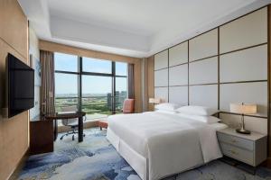 Postel nebo postele na pokoji v ubytování Sheraton Shaoxing Shangyu