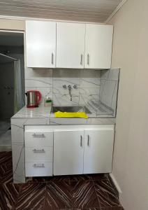 Kuchyň nebo kuchyňský kout v ubytování Casita Termas - Colon - PQ ALQUILERES TEMPORARIOS + 2 fotografie