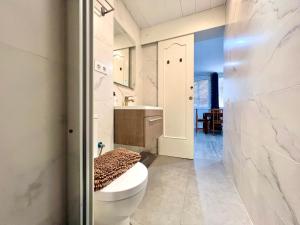 Koupelna v ubytování Apartamentos Playa + 37 fotografií