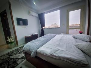 Postel nebo postele na pokoji v ubytování NEW ASSER HOTEL PYRAMID