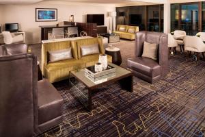 TV a/nebo společenská místnost v ubytování Sheraton Bloomington