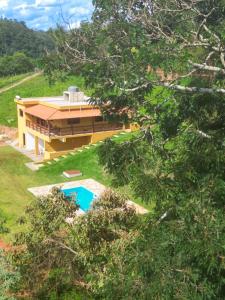 Bazén v ubytování Sitio Rancho dos Sapos - Ao pé das montanhas de Minas Gerais a uma hora de BH Asfalto nebo v jeho okolí
