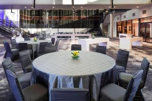 Posezení v ubytování Sheraton Bloomington