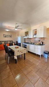 Køkken eller tekøkken på Altos del Lago + 79 billeder