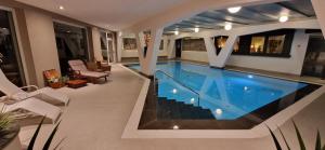 Bazén v ubytování Hotel Gran Paradis nebo v jeho okolí