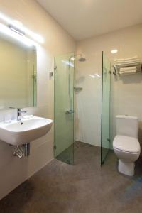Bilik mandi di Vardzia Resort