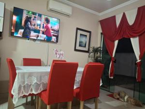 Et tv og/eller underholdning på Espaço de descanso e paz
