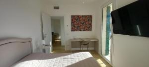 a bedroom with a bed and a flat screen tv at Aiace-diana alle terme euganee&y40 in Montegrotto Terme