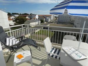 Balkón nebo terasa v ubytování Notre-Dame-de-Monts - Appartement 4 pers., animaux admis, balcon ensoleillé - FR-1-540-306