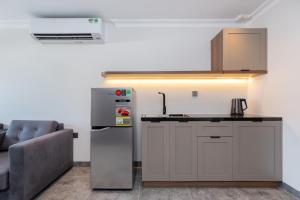 Η κουζίνα ή μικρή κουζίνα στο STELLA Hotel & Apartment