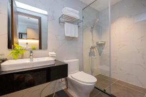 Ένα μπάνιο στο STELLA Hotel & Apartment +45 φωτογραφίες