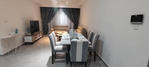 TV a/nebo společenská místnost v ubytování Agile Luxury Suite At TRX KLCC