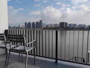 View khong Hotel โรงแรมวิวโขง的阳台或露台
