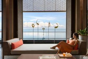 Ruang duduk di Sheraton Cebu Mactan Resort