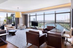 Posezení v ubytování Sheraton Grand Adana