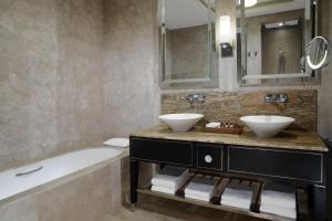 Koupelna v ubytování Sheraton Grand Adana