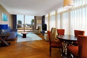 Posezení v ubytování Sheraton Grand Adana