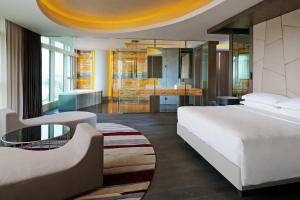 Postel nebo postele na pokoji v ubytování Sheraton Grand Adana