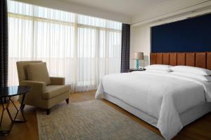 Postel nebo postele na pokoji v ubytování Sheraton Grand Adana