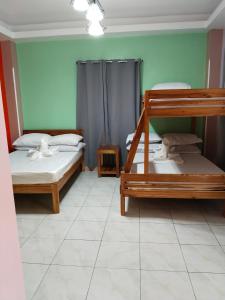 Postel nebo postele na pokoji v ubytování Woodland Inn