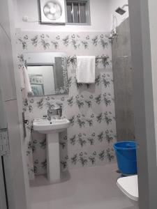 Fotografie z fotogalerie ubytování Hotel Aastha Inn v destinaci Bahādrābād + 126 fotografií