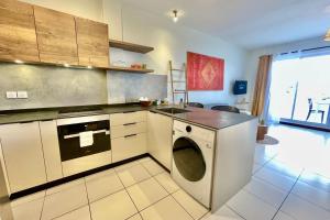 Kuchyň nebo kuchyňský kout v ubytování Studio Sunny - pool - wifi - AC Papeete