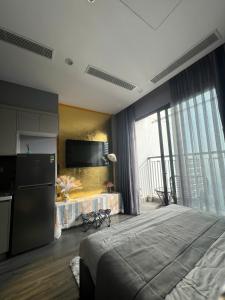 a bedroom with a large bed and a television at Căn hộ Homestay riêng tư khu Oceanpark Gia Lâm in Gia Lâm Pho
