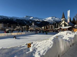 Moderne Ferienwohnung Lenzerheide mit Aussicht v zimě